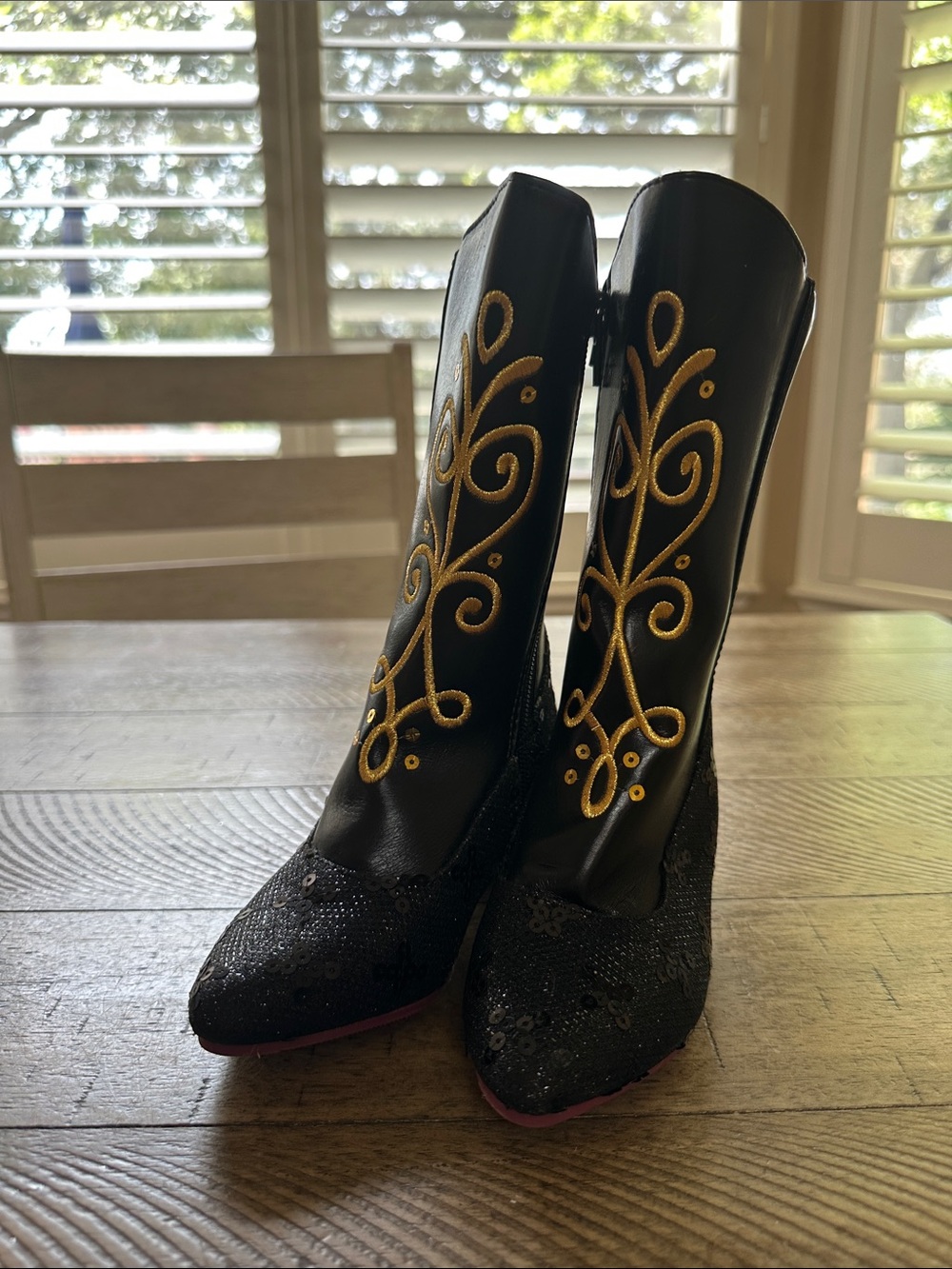 Disney Frozen Anna Boots size 9/10 - Picture 2 of 8